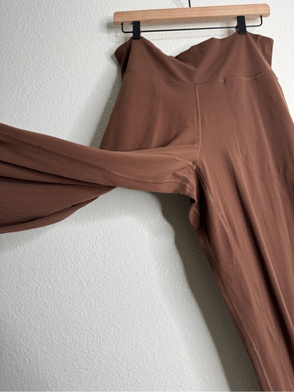 Lululemon Align Wide Leg High-Rise Pant 31"
Roasted Brown size 14 - Picture 6 of 8